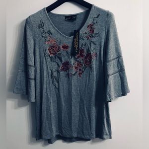 Sara Studio women’s blouse embroidered flowers V-neck bell sleeves gray.M
